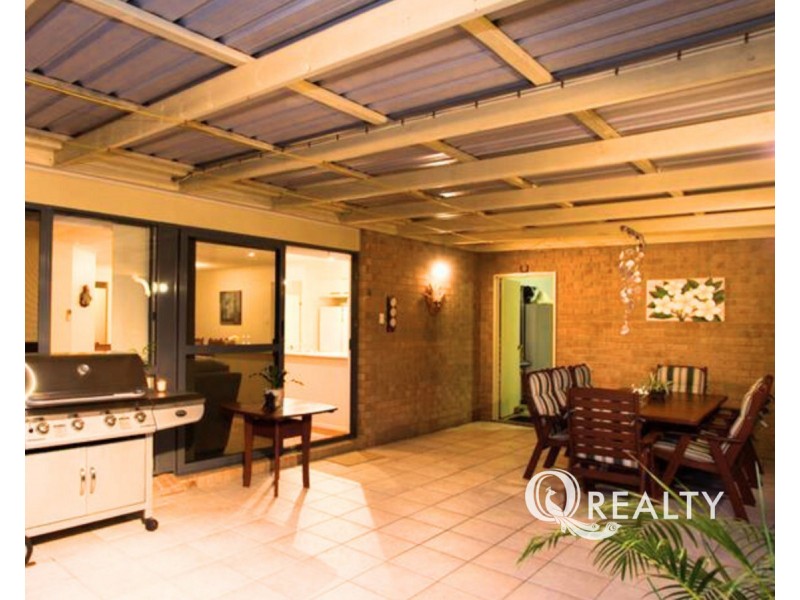 8 Janarde Place, Parkinson QLD 4115