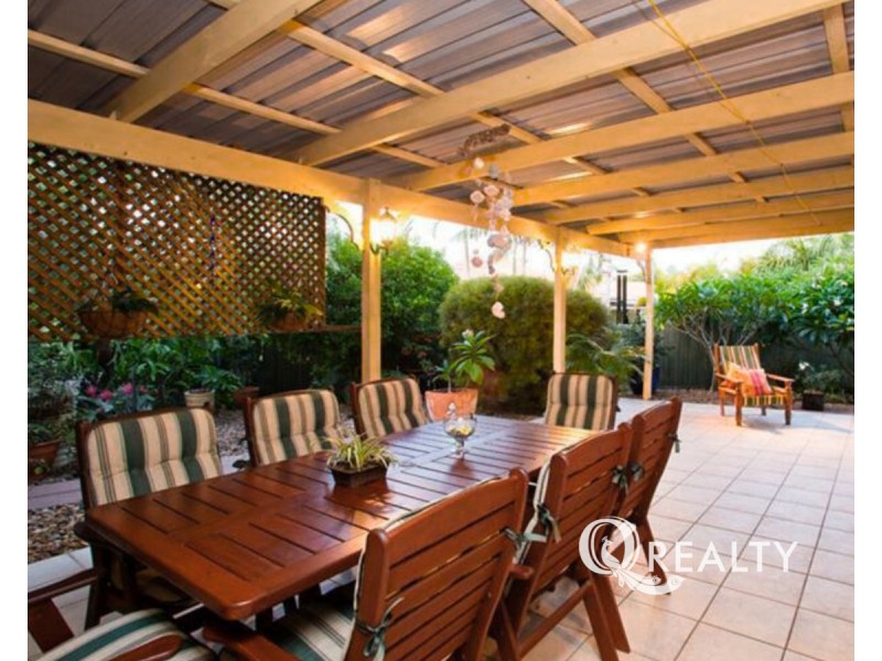 8 Janarde Place, Parkinson QLD 4115