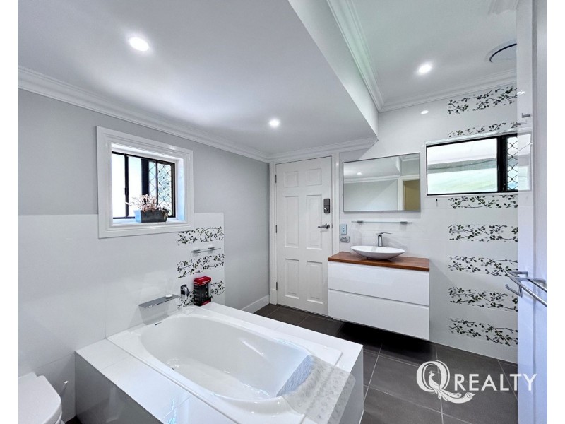 48 Rholanda Crescent, Springwood QLD 4127