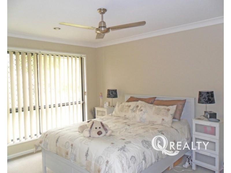 4 Parkside Place, Forest Lake QLD 4078