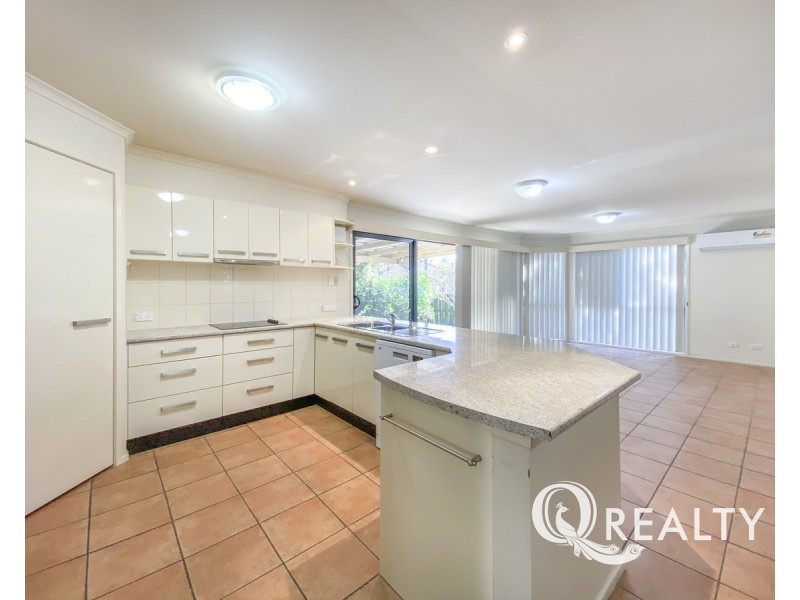 .8 Janarde Place, Parkinson QLD 4115