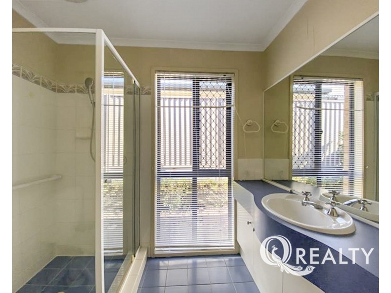 .8 Janarde Place, Parkinson QLD 4115