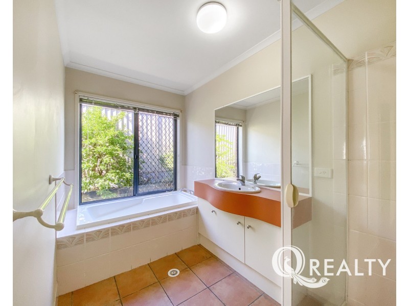 .8 Janarde Place, Parkinson QLD 4115