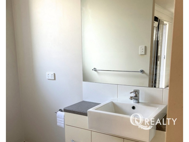 3/4 Burchill Street, Loganlea QLD 4131
