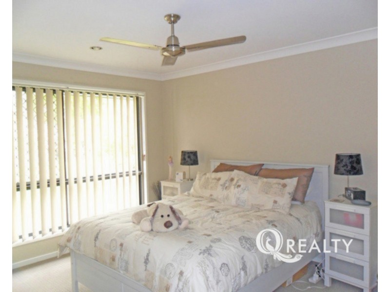 4 Parkside Place, Forest Lake QLD 4078