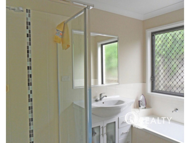 4 Parkside Place, Forest Lake QLD 4078