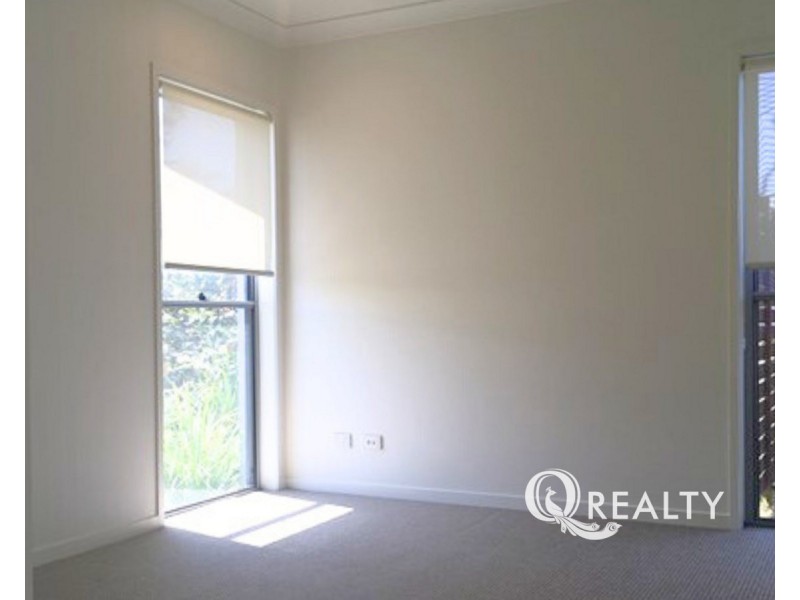 21 Hoop Pine Circuit, Coomera QLD 4209