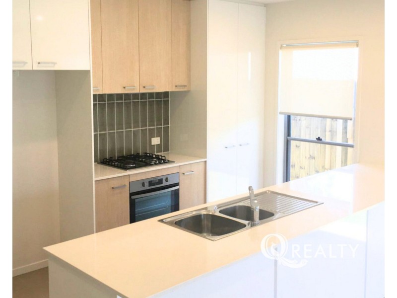 21 Hoop Pine Circuit, Coomera QLD 4209