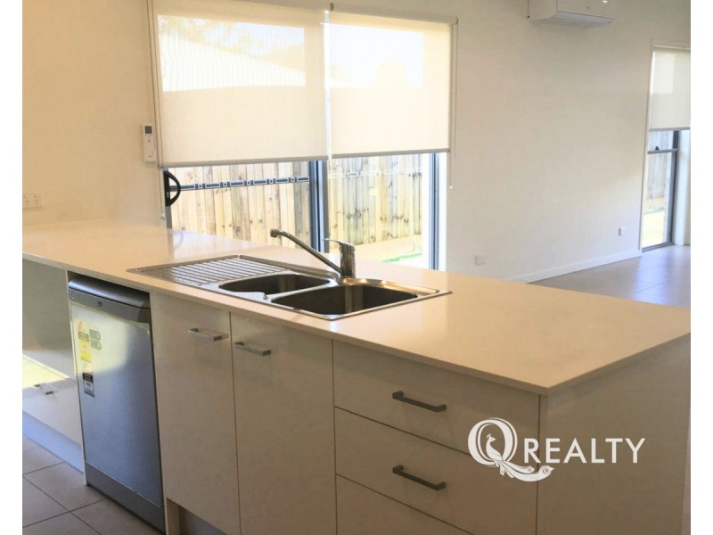 21 Hoop Pine Circuit, Coomera QLD 4209