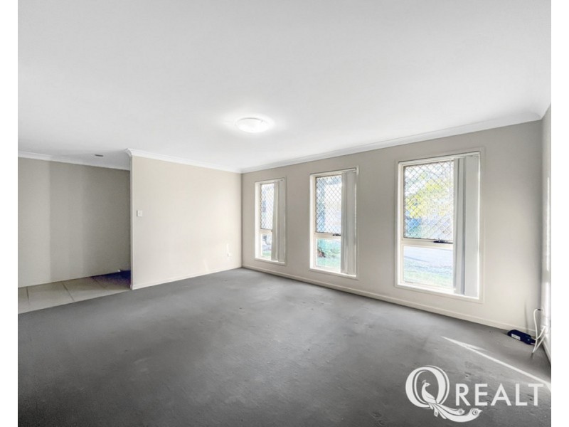 2 Dily Street, Hillcrest QLD 4118