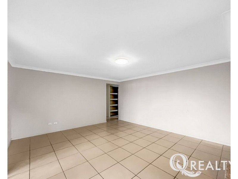 2 Dily Street, Hillcrest QLD 4118