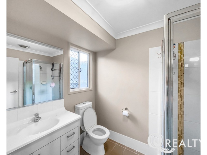 2 Dily Street, Hillcrest QLD 4118