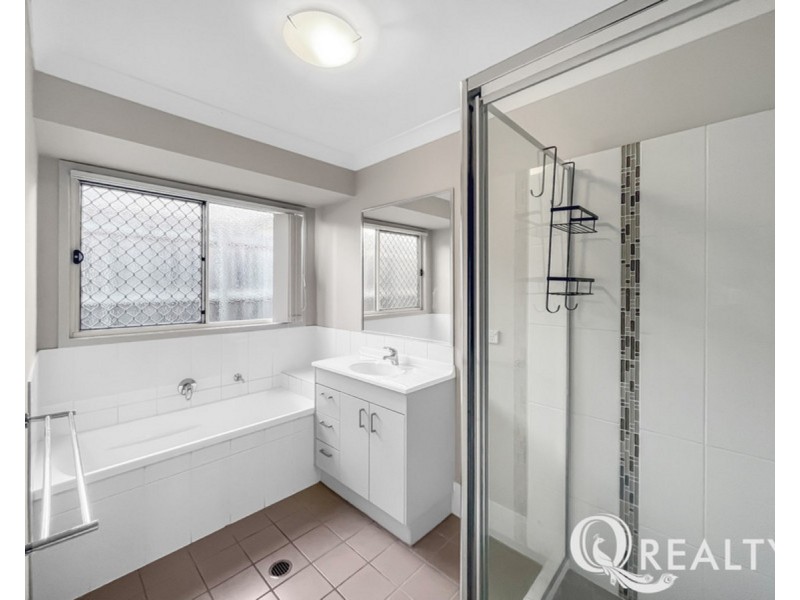 2 Dily Street, Hillcrest QLD 4118