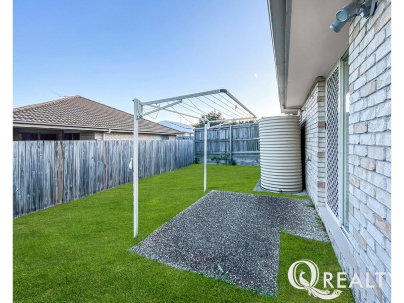 2 Dily Street, Hillcrest QLD 4118