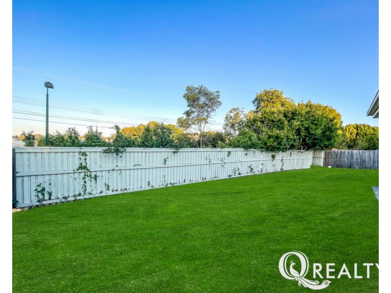 2 Dily Street, Hillcrest QLD 4118