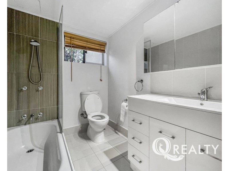 1/15 Barter Avenue, Holland Park West QLD 4121