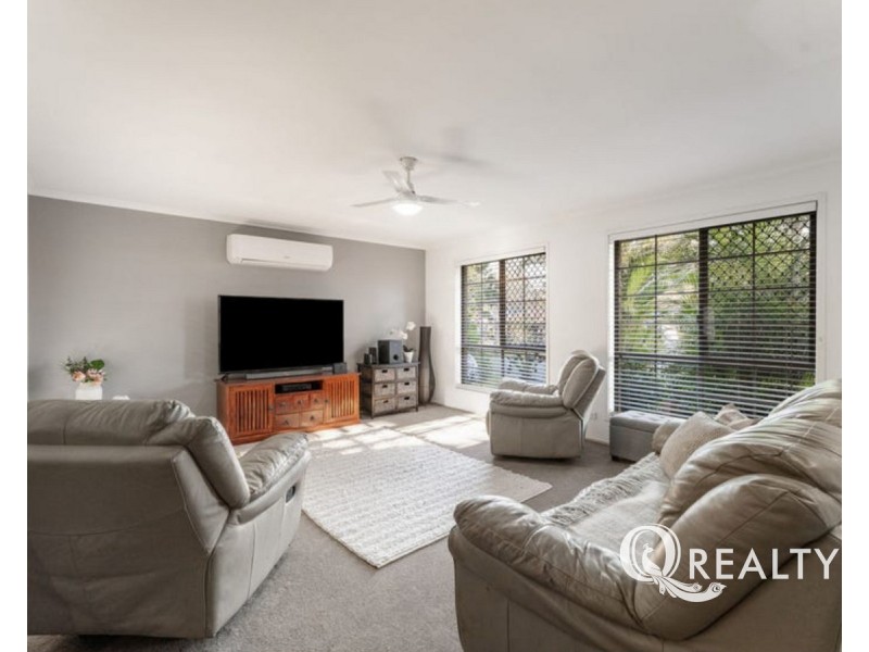 67 Federation Drive, Hillcrest QLD 4118