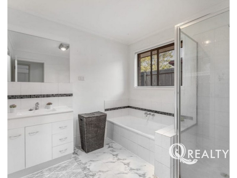 67 Federation Drive, Hillcrest QLD 4118