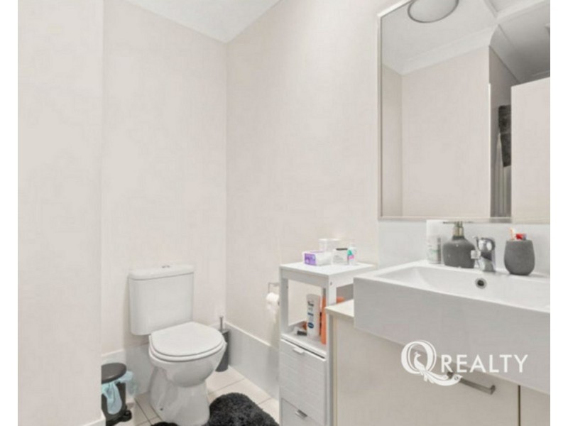 10/12 Lake Street, Yeronga QLD 4104