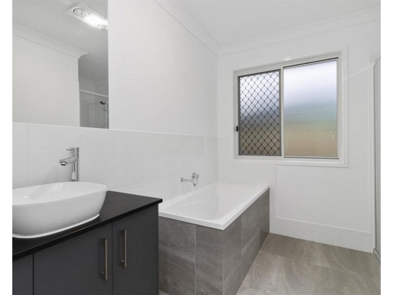 74 Bayswood Circuit, Redland Bay QLD 4165