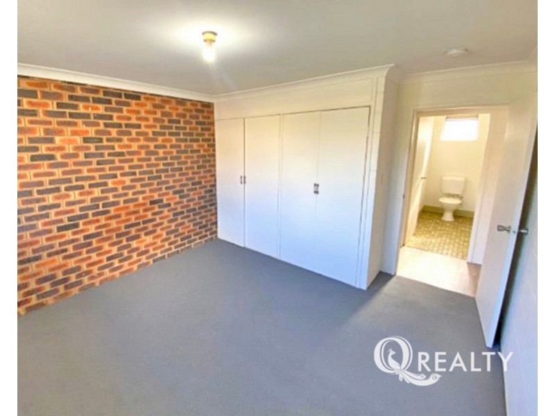 4/42 Defiance Road, Logan Central QLD 4114
