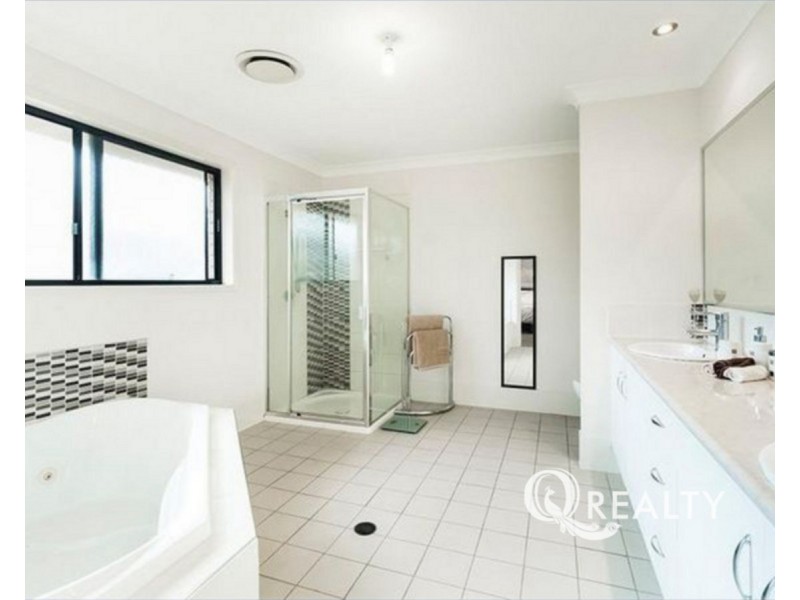 11 Justin Close, Parkinson QLD 4115