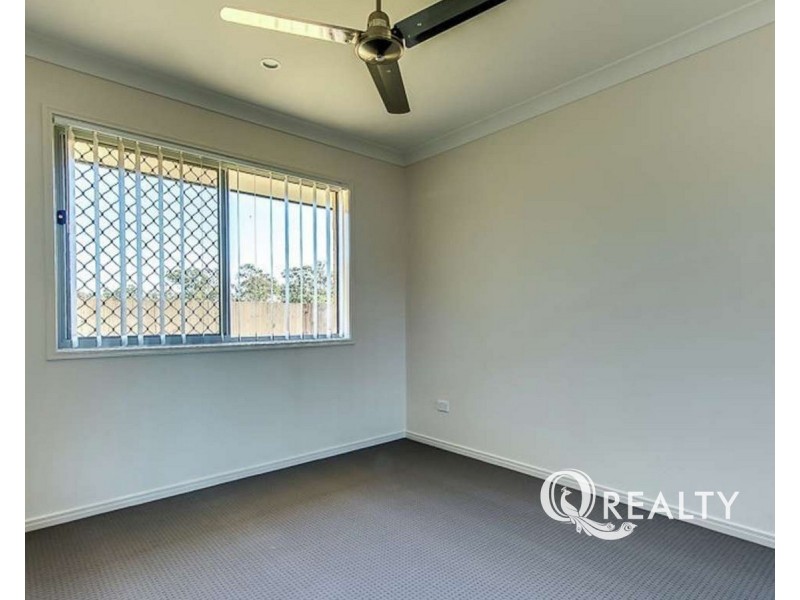 4 Links Avenue, Meadowbrook QLD 4131