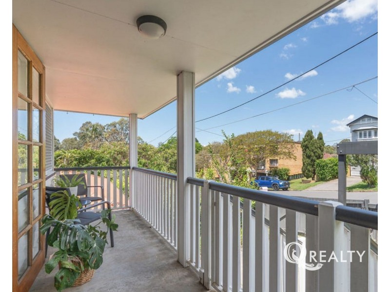 11 Gower Street, Holland Park West QLD 4121
