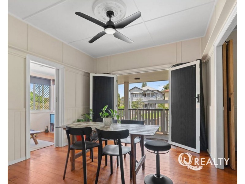 11 Gower Street, Holland Park West QLD 4121