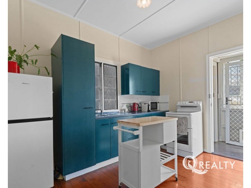 11 Gower Street, Holland Park West QLD 4121