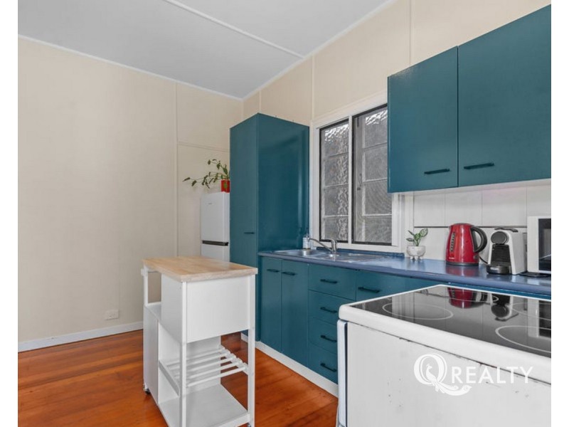 11 Gower Street, Holland Park West QLD 4121