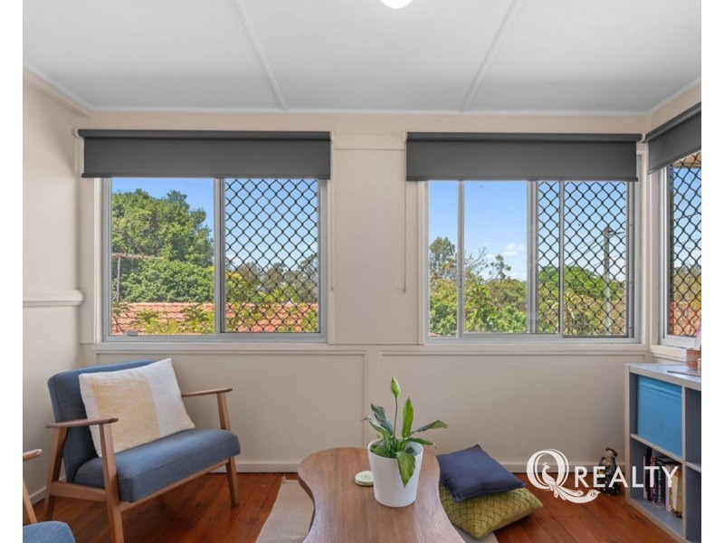 11 Gower Street, Holland Park West QLD 4121