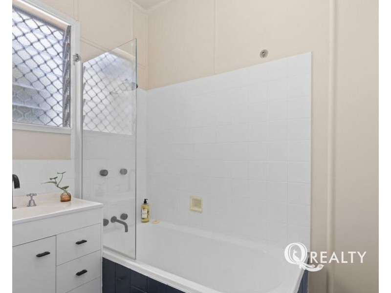 11 Gower Street, Holland Park West QLD 4121