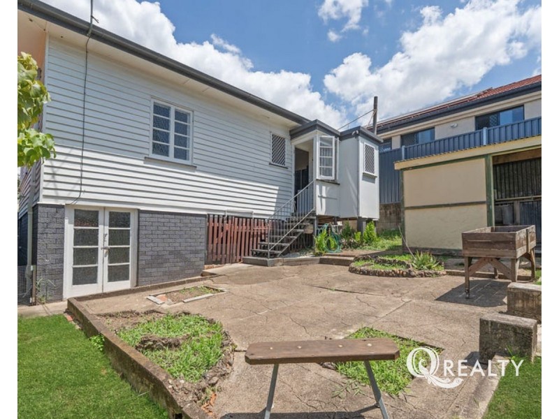 11 Gower Street, Holland Park West QLD 4121