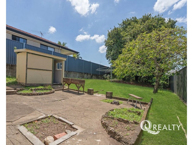 11 Gower Street, Holland Park West QLD 4121