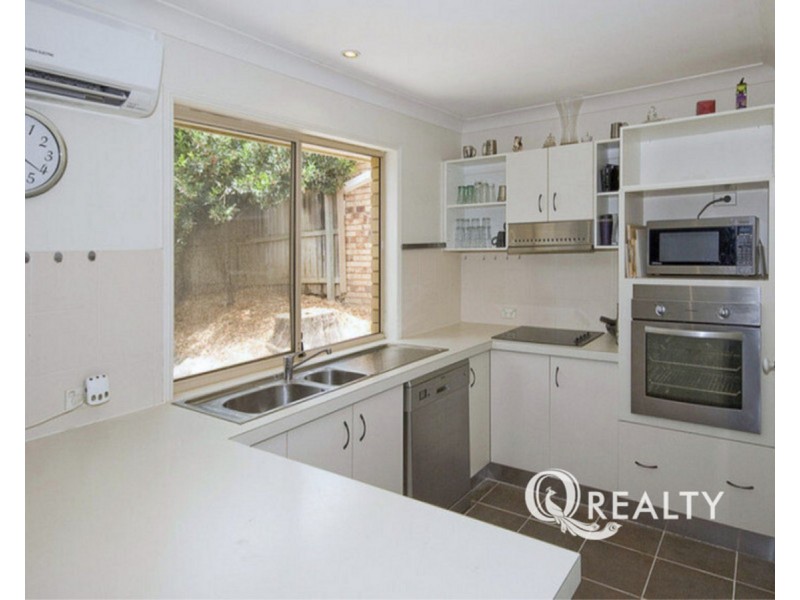 8 Lawson Place, Forest Lake QLD 4078