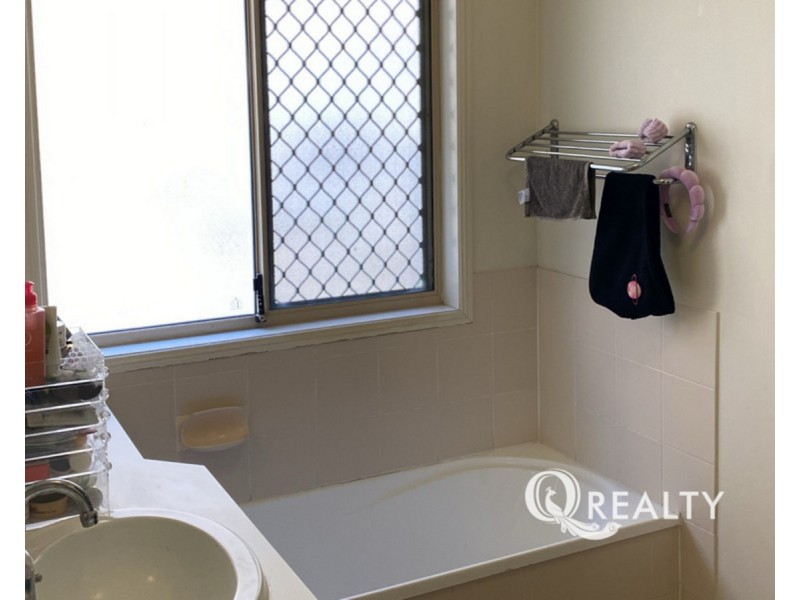 8 Lawson Place, Forest Lake QLD 4078