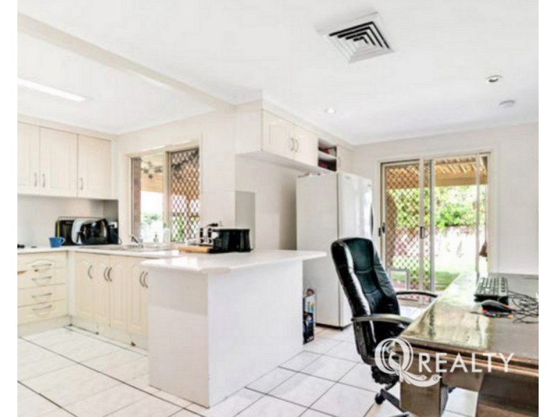 37 Murrumbidgee Street, Hillcrest QLD 4118