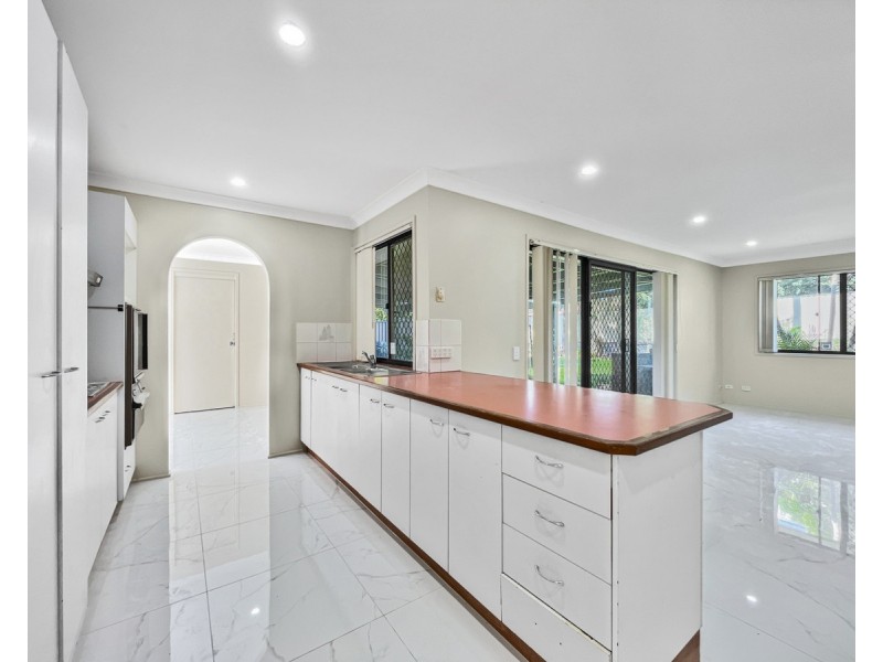6 Bushland Drive, Regents Park QLD 4118