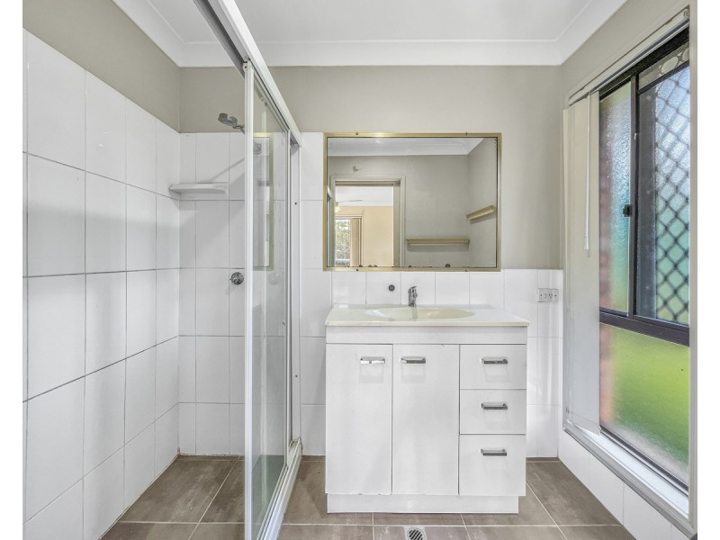 6 Bushland Drive, Regents Park QLD 4118