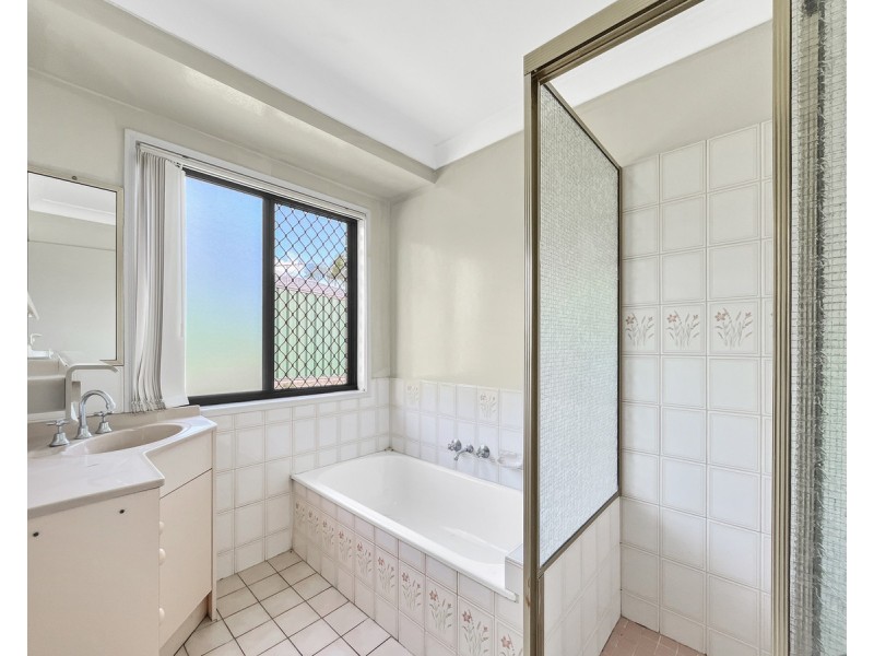 6 Bushland Drive, Regents Park QLD 4118