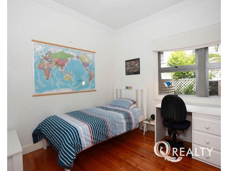 12 Ormuz Road, Yeronga QLD 4104