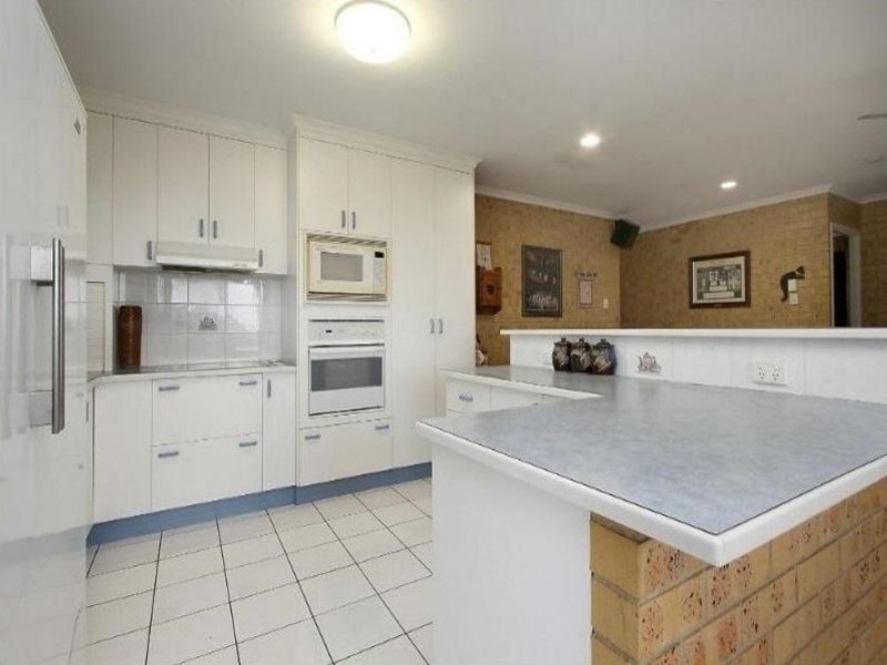 2 John Oxley Avenue, Rural View QLD 4740