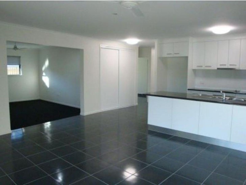 33 Dickens Avenue, Ooralea QLD 4740