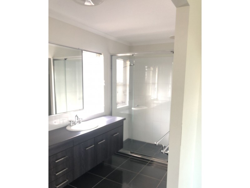 33 Dickens Avenue, Ooralea QLD 4740