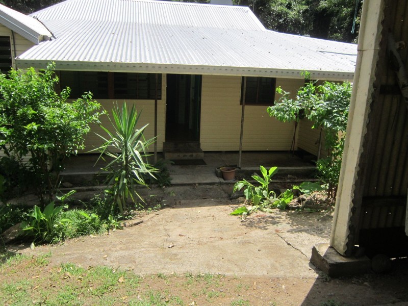 176 Middle Creek Road, Sarina QLD 4737