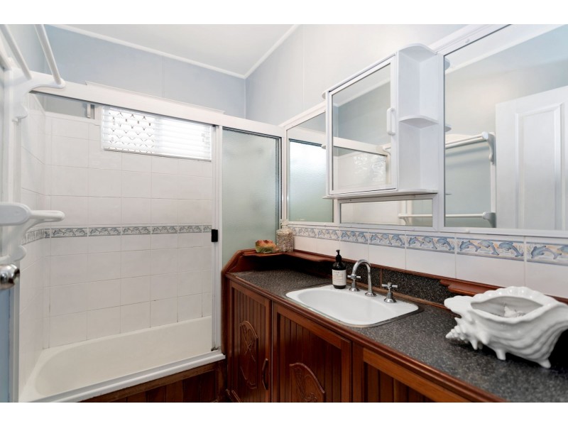25912 Peak Downs Highway, Alexandra QLD 4740