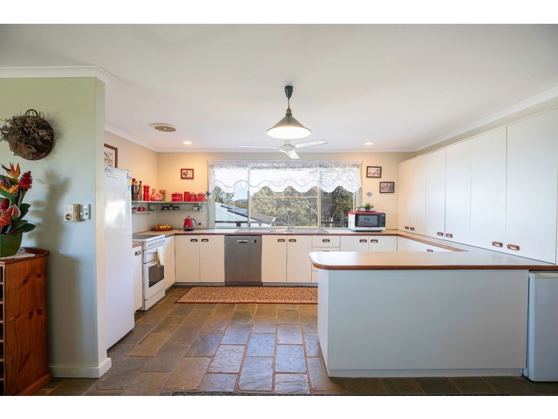 18 Ferries Terrace, Sarina Beach QLD 4737