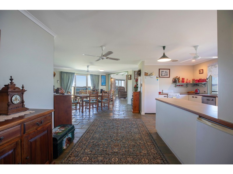 18 Ferries Terrace, Sarina Beach QLD 4737