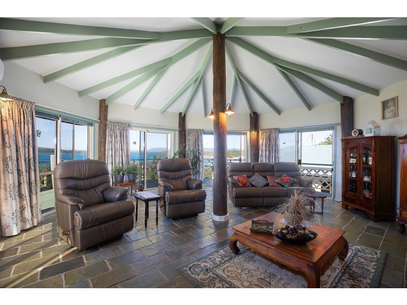 18 Ferries Terrace, Sarina Beach QLD 4737